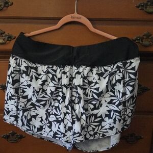 Lands' End Black and White Floral Swim Shorts- 18W